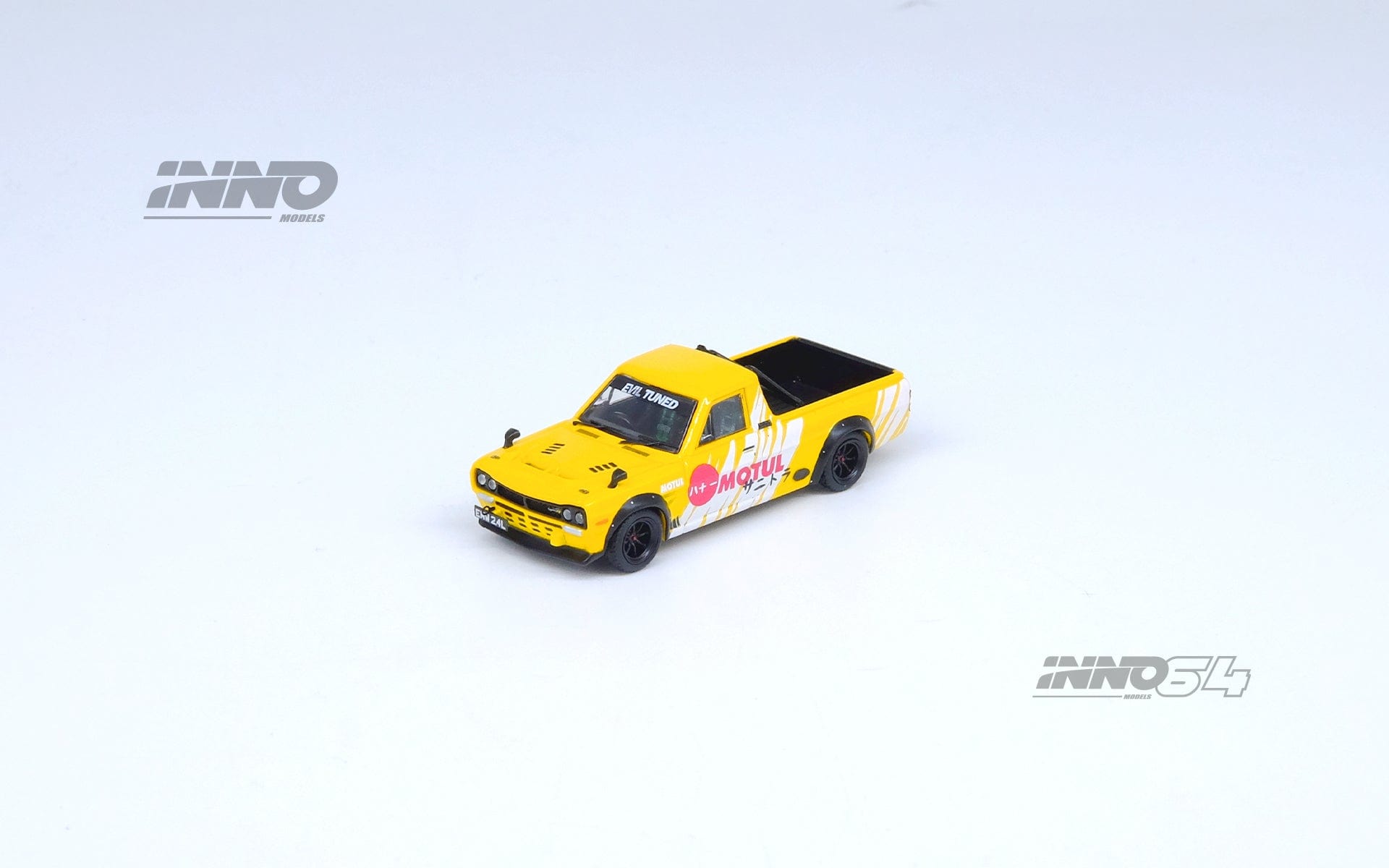 Nissan Sunny Hakotora Pick up truck Motul Livery Inno64 1/64