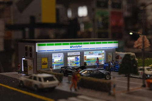Family Mart Convenience Store Diorama set 1/64 scale – Hanz Driven