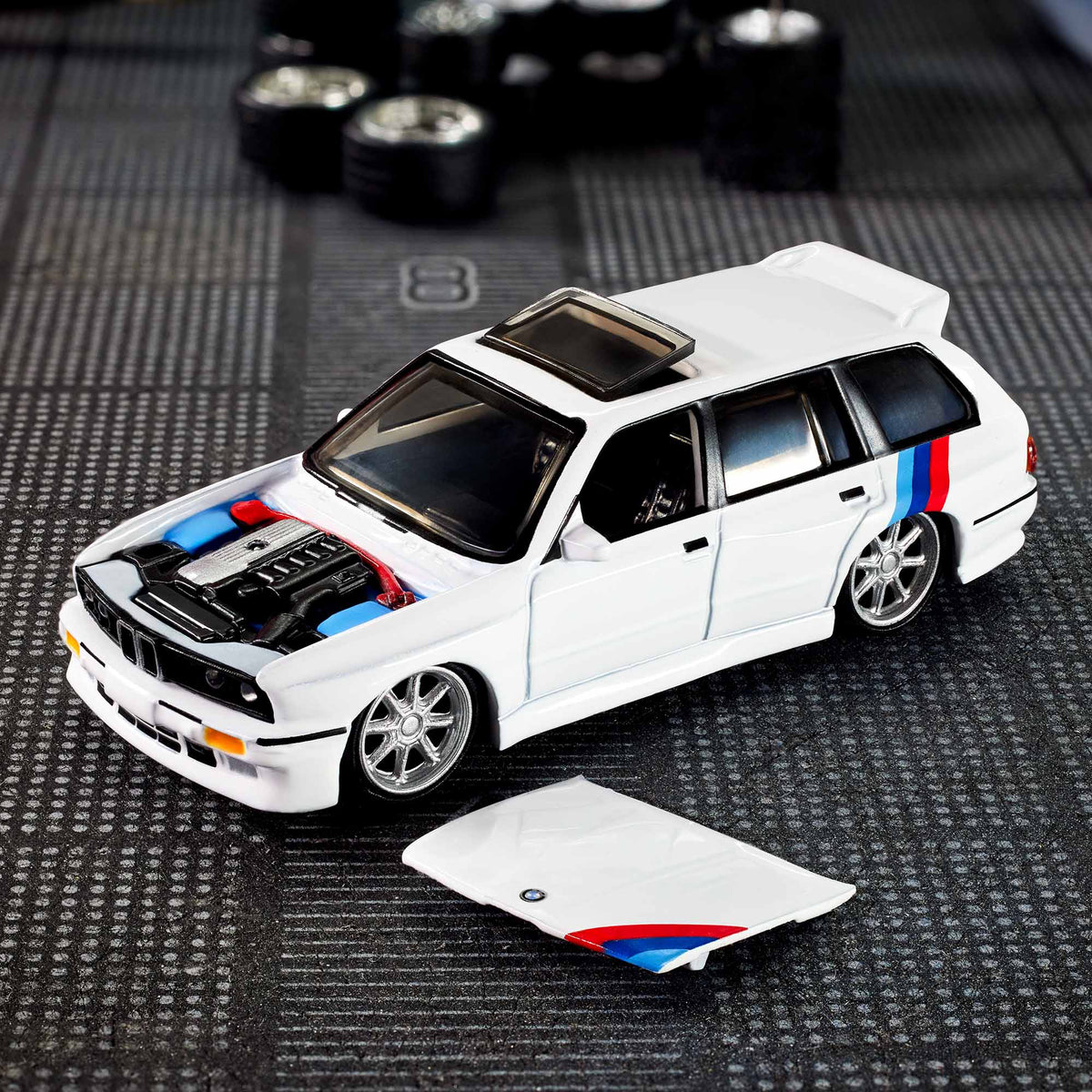 Hot Wheels Elite 64 1990 BMW 318i Touring 1/64 scale